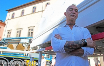 La Macchina in piazza del comune