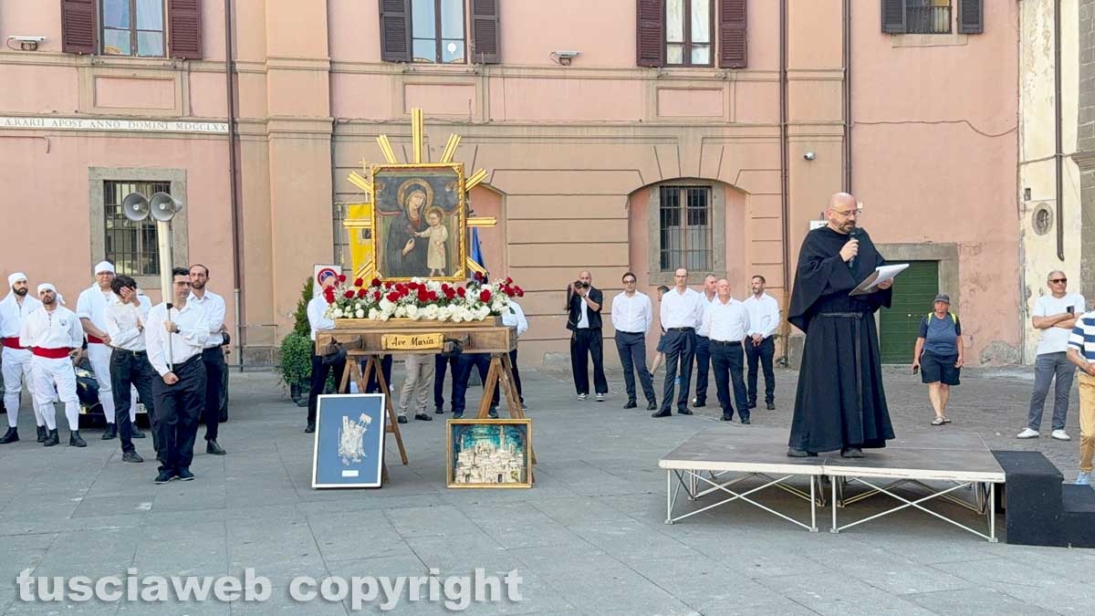 Viterbo - Il trasporto dell'immagine della Madonna Liberatrice con un baldacchino