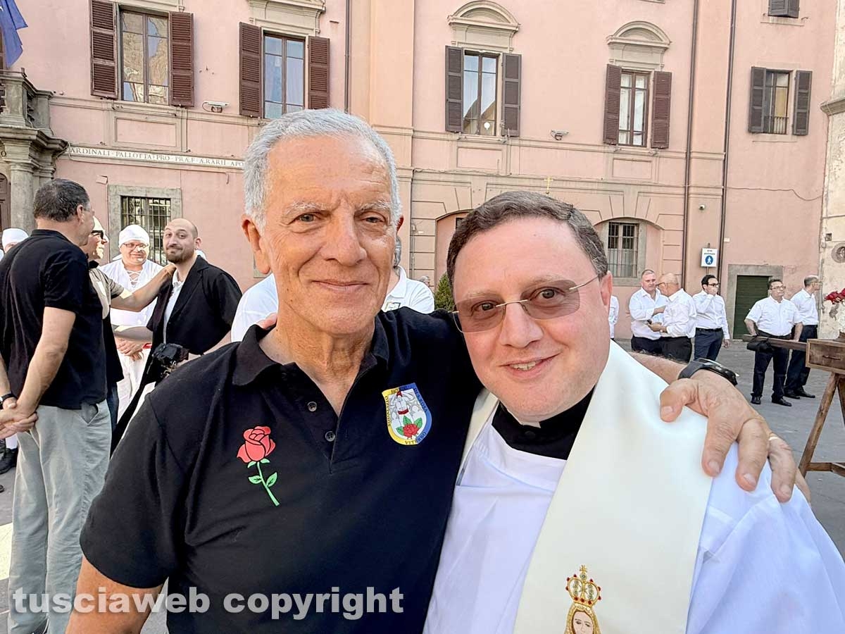 Viterbo - Il trasporto dell'immagine della Madonna Liberatrice con un baldacchino