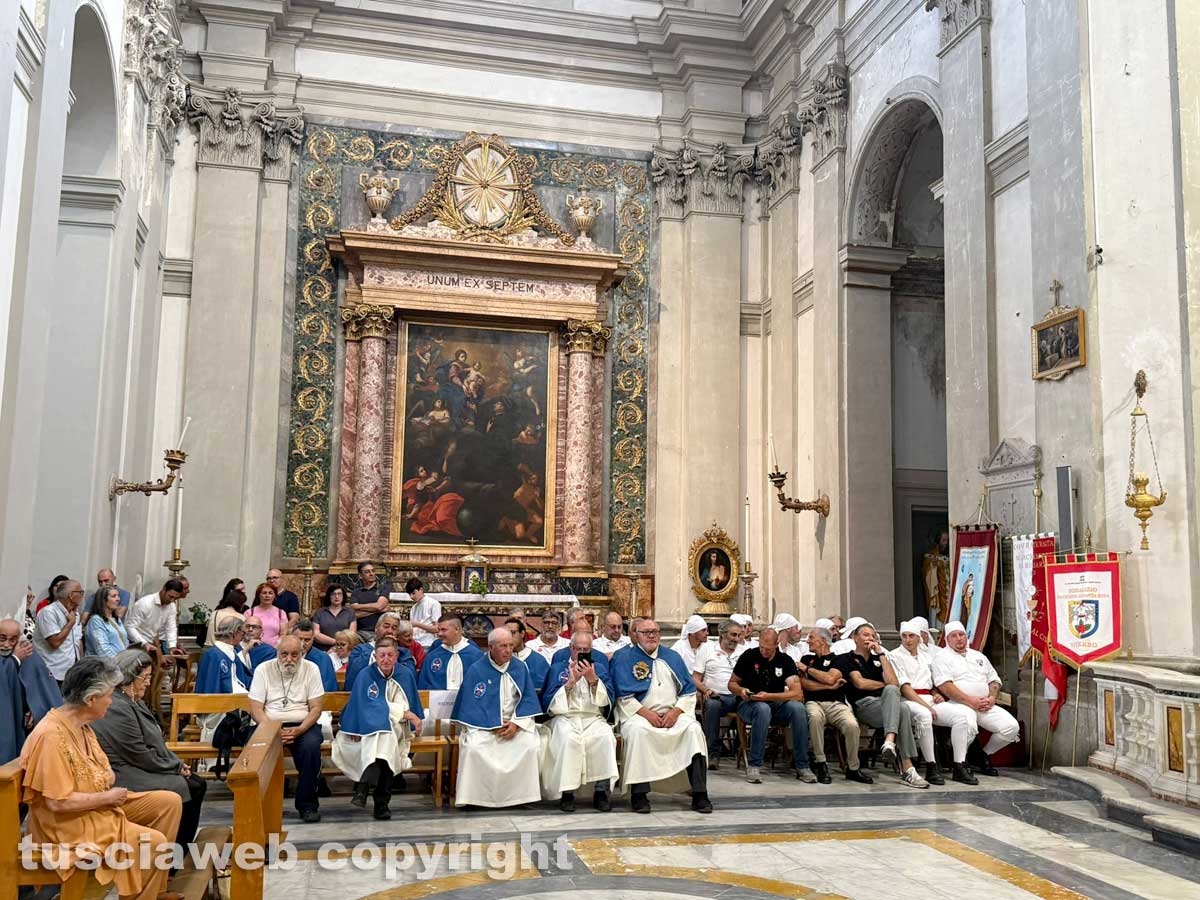 Viterbo - Il trasporto dell'immagine della Madonna Liberatrice con un baldacchino