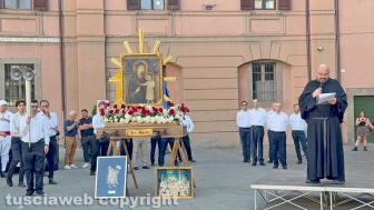 Viterbo - Il trasporto dell'immagine della Madonna Liberatrice con un baldacchino