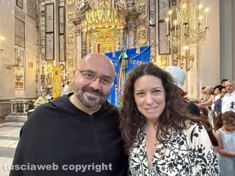 Viterbo - Il trasporto dell'immagine della Madonna Liberatrice con un baldacchino - Padre Vito Logoteto con Antonella Sberna