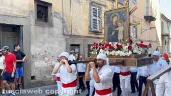 Viterbo - Il trasporto dell'immagine della Madonna Liberatrice con un baldacchino