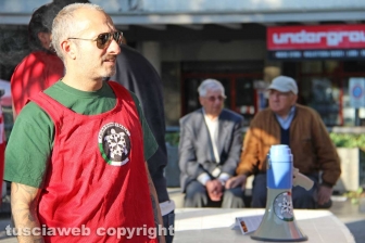 La manifestazione di Casapound a prato giardino
