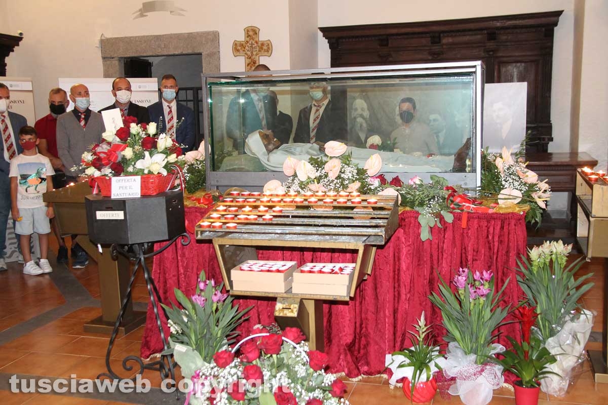 La messa dei facchini a Santa Rosa
