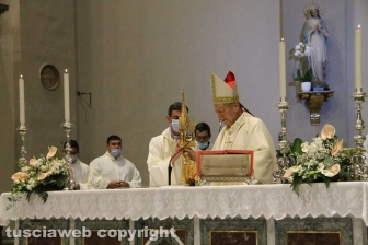 La messa dei facchini a Santa Rosa