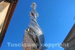 Fiore del Cielo di fronte alla basilica
