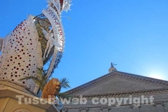 Fiore del Cielo di fronte alla basilica