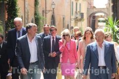 La ministra Giannini per le vie di Tuscania