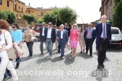 La ministra per le vie di Tuscania