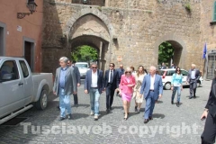 La ministra per le vie di Tuscania