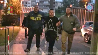 Camorra - Viterbo - La mobile irrompe nel covo dei killer