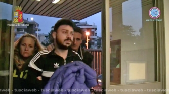 Camorra - Viterbo - La mobile irrompe nel covo dei killer