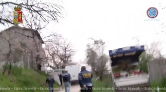 Camorra - Viterbo - La mobile irrompe nel covo dei killer