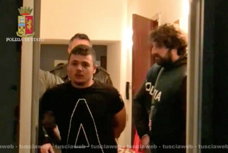 Camorra - Viterbo - La mobile irrompe nel covo dei killer