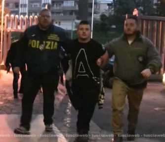 Camorra - Viterbo - La mobile irrompe nel covo dei killer