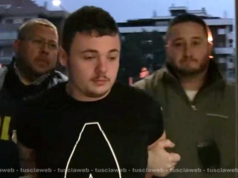 Camorra - Viterbo - La mobile irrompe nel covo dei killer