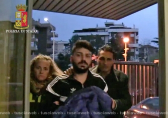 Camorra - Viterbo - La mobile irrompe nel covo dei killer