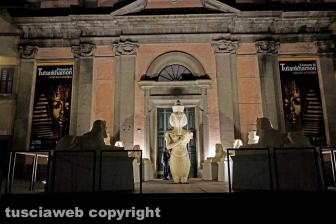 La mostra di Tutankhamon a piazza Fontana grande