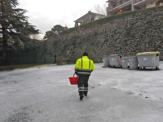San Martino al Cimino - Protezione civile al lavoro per spargere il sale