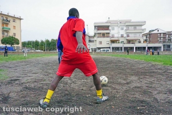 La partita di calcio al quartiere Pilastro