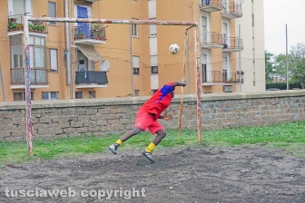La partita di calcio al quartiere Pilastro