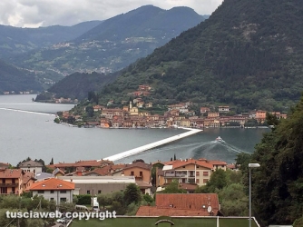 La passerella sul lago d\'Iseo