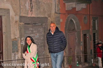 La passione di Cristo per le vie di Bagnaia - La sindaca Chiara Frontini e l’assessore Giancarlo Martinengo