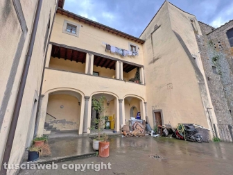 La pattumiera di palazzo di Vico