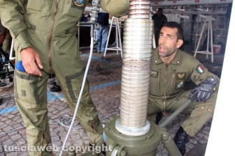 La pesata della macchina con l'esercito