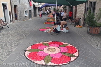 La pioggia rovina l\'infiorata