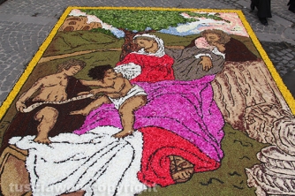 La pioggia rovina l\'infiorata