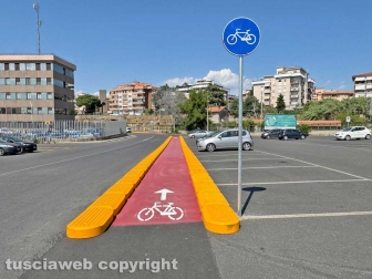 La pista ciclabile il via Mariano Romiti - Il parcheggio