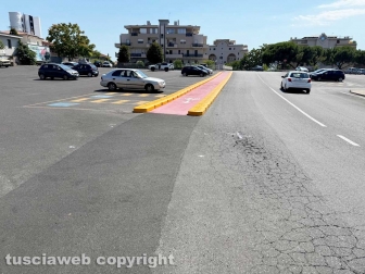 La pista ciclabile il via Mariano Romiti - Il parcheggio