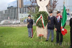 La corona d\'alloro deposta in memoria dei caduti