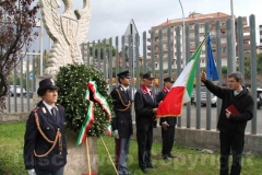 La corona d\'alloro deposta in memoria dei caduti