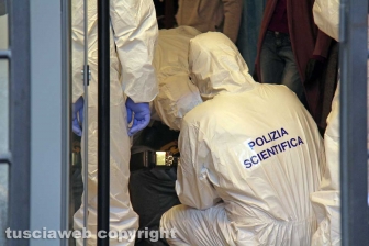 Viterbo - I rilievi della polizia scientifica al negozio Fedeli di via San Luca