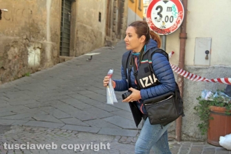 Viterbo - I rilievi della polizia scientifica al negozio Fedeli di via San Luca