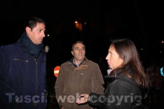 Elena Angiani, ex responsabile del controllo qualità della Chinotto Neri, parla con il consigliere provinciale Udc Felice Casini