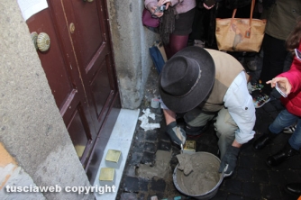 Pietre d\'inciampo in memoria dei deportati ebrei viterbesi