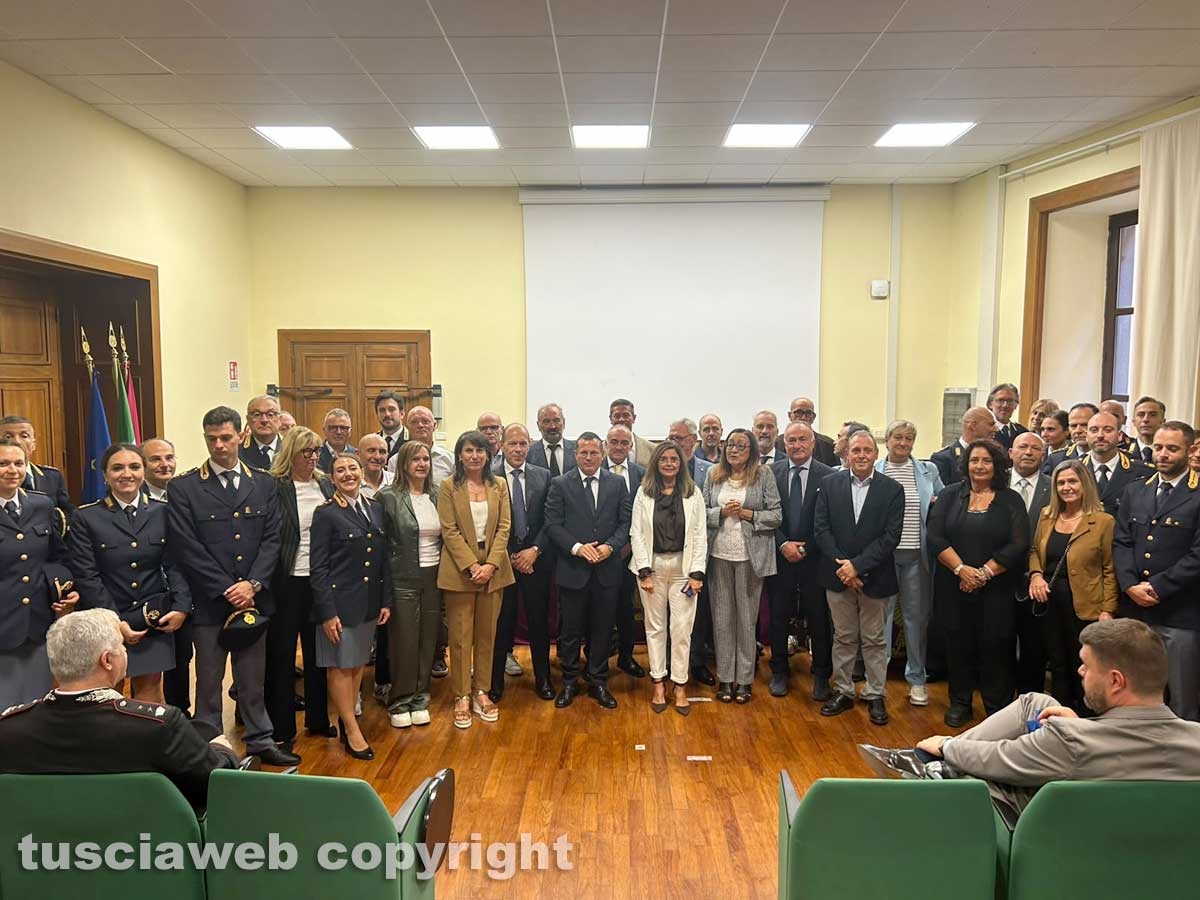 Viterbo - La premiazione dei poliziotti in pensione