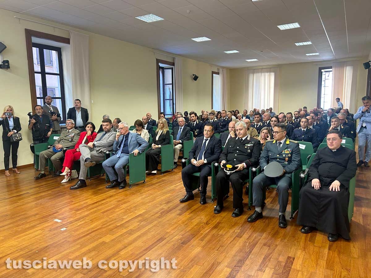 Viterbo - La premiazione dei poliziotti in pensione