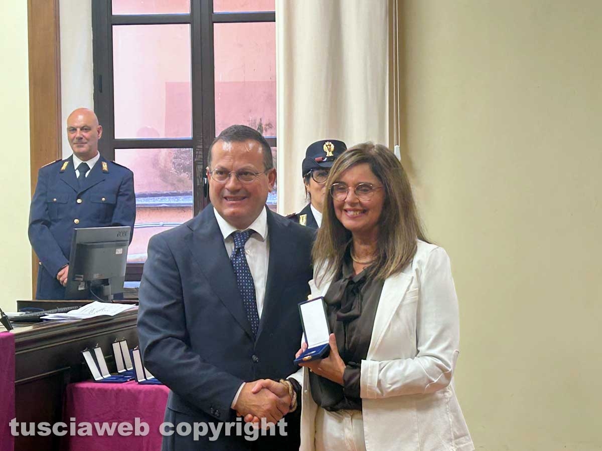 Viterbo - La premiazione dei poliziotti in pensione