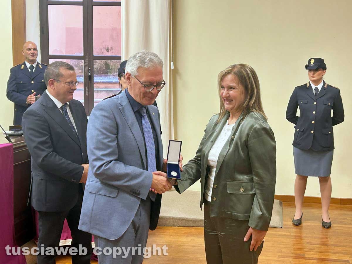 Viterbo - La premiazione dei poliziotti in pensione