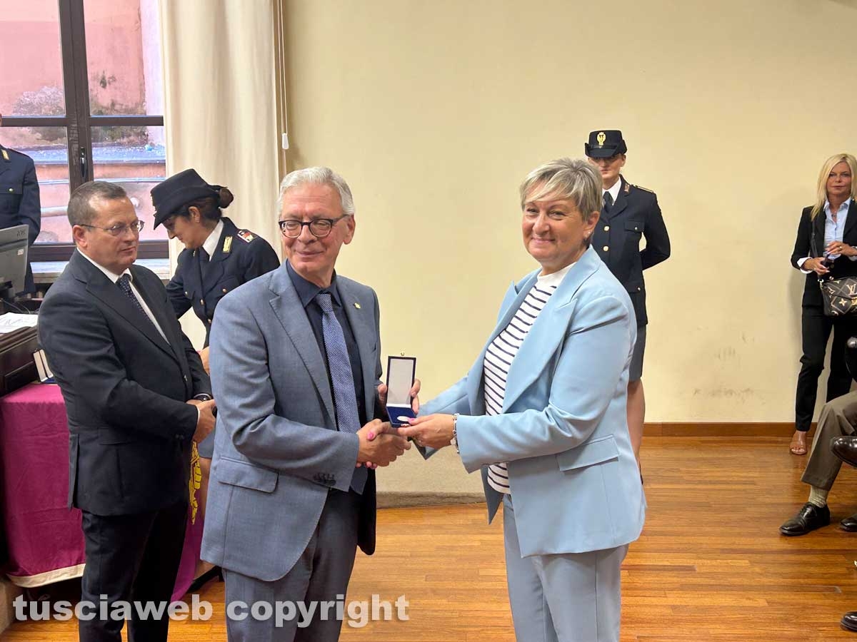 Viterbo - La premiazione dei poliziotti in pensione