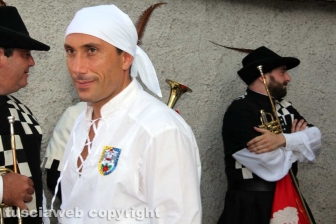 La preparazione del corteo storico
