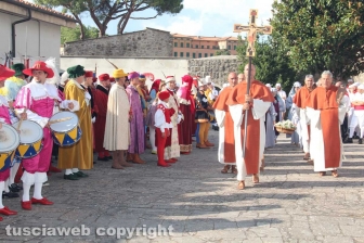 La preparazione del corteo storico