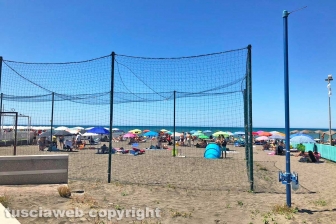 Prima domenica d'estate a Tarquinia lido