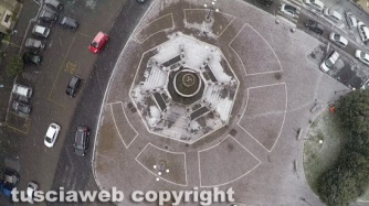 Neve nella zona di piazza della Rocca vista col drone