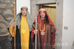 Le immagini della suggestiva processione a Bagnaia